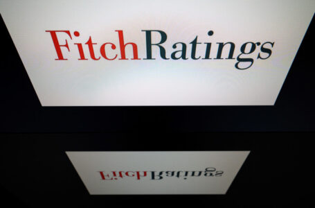 وكالة فيتش تخفّض التصنيف الائتماني لفرنسا مشيرة إلى تراجع ماليتها العامة