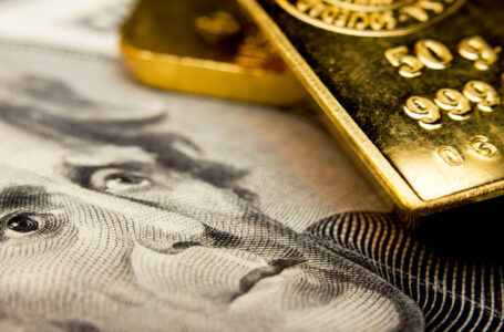 3700 دولار للأونصة.. أسعار الذهب تواصل التسلق إلى أعلى قمة