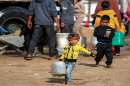 إذاعة فلسطينية بتمويل أوروبي تنطلق من غزة لنقل معاناة سكان القطاع المدمر