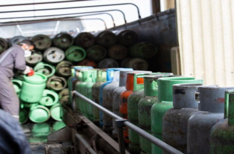 وزير الطاقة يؤكد: لا نقص في المشتقات النفطية والغاز محليا