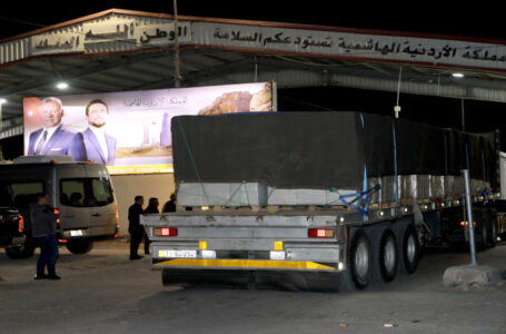 الأردن يرسل قافلة مساعدات إلى لبنان