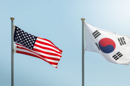 كوريا الجنوبية تدرس طلب ترامب إرسال سفن حربية إلى مضيق هرمز