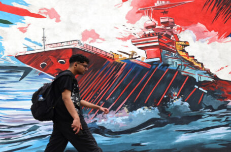 إيران: الحصار الأميركي يقوض الثقة وبزشكيان يدعو للحوار مع ضمانات