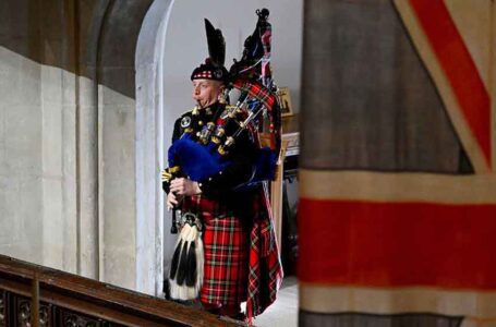 King Charles roused by bagpiper at London home, continuing royal tradition￼