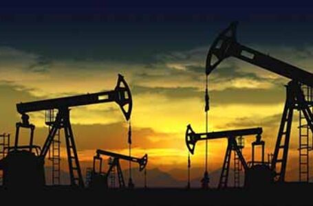 النفط يتراجع بفعل زيادة المخزونات الأميركية ومخاوف العرض تحد من الخسائر…