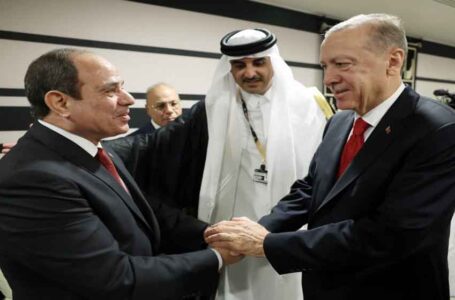 أول مصافحة بين أردوغان والسيسي في قطر…
