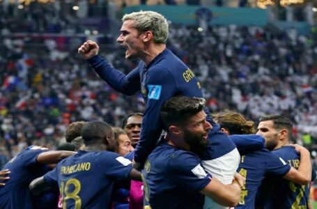 فرنسا تتخطى إنجلترا 2-1 وتلاقي المغرب في نصف النهائي￼