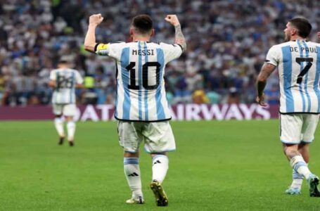 ميسي يقود الأرجنتين إلى نهائي كأس العالم بفوز كبير على كرواتيا 3-صفر …