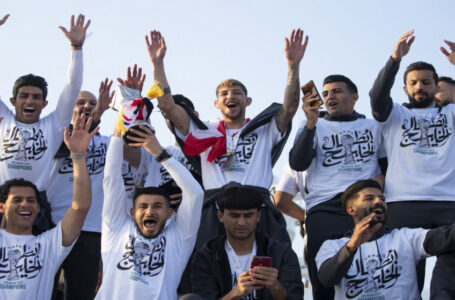 خليجي 25: آلاف المشجعين العراقيين يستقبلون منتخبهم المتوج في بغداد… 