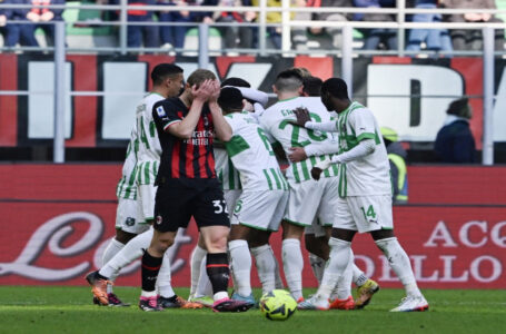 ميلان يخسر 5-2 أمام ساسولو في سان سيرو بالدوري الإيطالي…..    ￼
