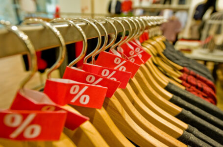 “نقابة الألبسة”: إغلاقات واسعة لمحلات الألبسة في مختلف الأسواق…..    