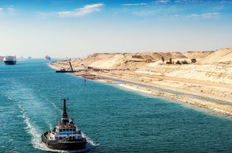 إعادة تعويم ناقلة للغاز الطبيعي المسال تعطلت في قناة السويس……     