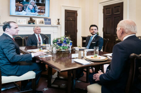 الملك وبايدن يبحثان آليات التعاون لتعزيز الاستقرار الإقليمي وخفض التصعيد بالأراضي الفلسطينية…….