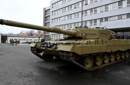 كندا ترسل أول دبابة ليوبارد 2 إلى أوكرانيا……     ￼