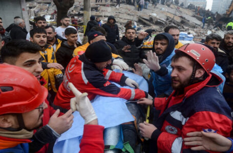 ارتفاع عدد الوفيات الناجمة عن الزلزال في تركيا إلى 1762 شخصا…….    ￼