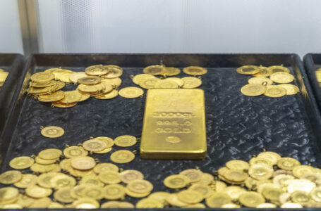 38.3 دينارا سعر غرام الذهب عيار 21 محليا…….       ￼