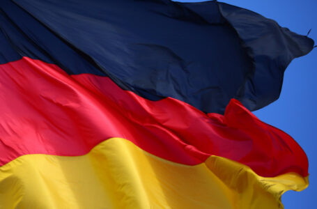 ألمانيا تقدم لسلوفاكيا بطاريتين مضادتين للطائرات……..     ￼