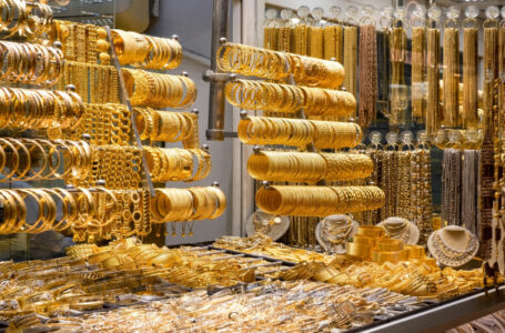 غرام الذهب ينخفض 30 قرشا في السوق المحلية ……