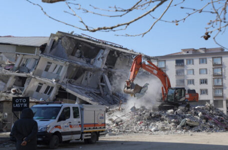 مسؤول أممي يحذر بأن حصيلة الزلزال في تركيا وسوريا “ستتضاعف”…….