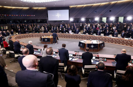 الناتو يبحث سبل تسريع إيصال العتاد لأوكرانيا……