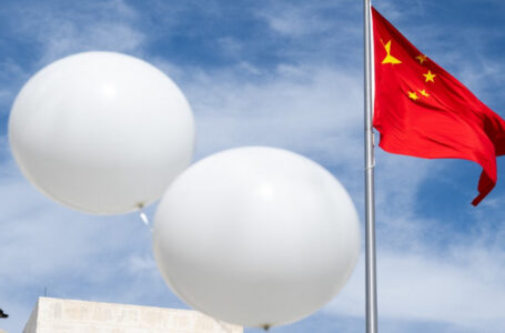 بايدن يعتزم التحدث إلى نظيره الصيني بشأن المنطاد ولا يريد “حربا باردة”…….     ￼