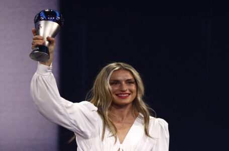 الإسبانية بوتياس أفضل لاعبة بالعالم وسكالوني أحسن مدرب وإيميليانو مارتينيز الحارس الأفضل………