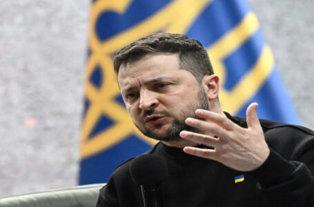 أوكرانيا تؤكد أن الجيش الروسي ما زال “يحاول” تطويق باخموت وزيلينسكي يشيد بقواته………