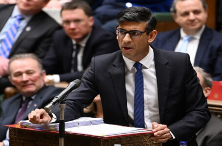 الحكومة البريطانية تريد تشديد الإجراءات المتعلقة بالهجرة غير الشرعية………            ￼