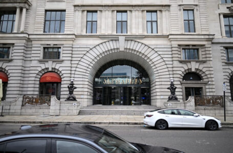 بنك الاحتياطي الفيدرالي وشركة تأمين الودائع الفيدرالية يناقشان الدعم لمودعي بنك سيليكون فالي……..        ￼