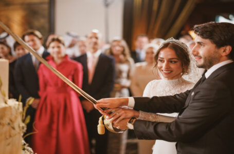 الملكة تنشر صورا لزفاف الأميرة إيمان وتوجه رسالة لها………       ￼