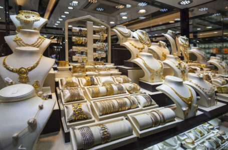 38.8 دينارا سعر بيع غرام الذهب عيار 21 محليا……..        ￼