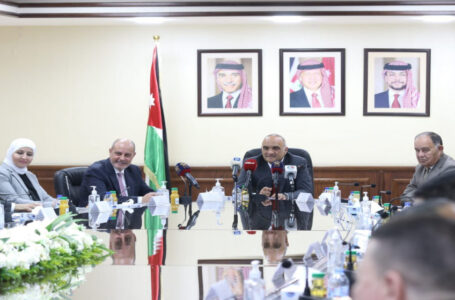 الخصاونة: سنتعامل بحزم مع كل ما يمس قوت المواطن……..        ￼