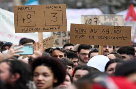 الملك تشارلز يؤجل زيارته وسط ضغوط على ماكرون لإيجاد مخرج من أزمة التقاعد……..