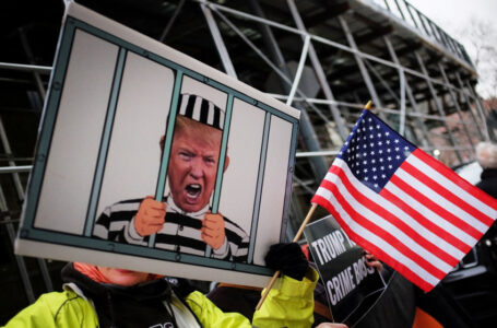 ترامب يهدد بـ”الموت والدمار” في حالة اتهامه بارتكاب جريمة……..        ￼