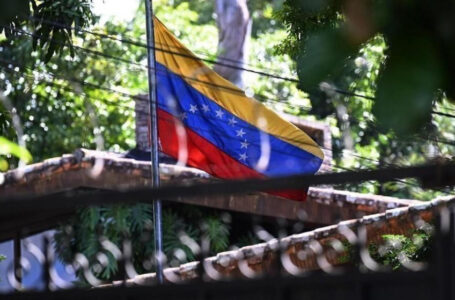 توقيف 21 شخصا في فنزويلا في إطار حملة لمكافحة الفساد……..         ￼