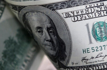 الدولار يصعد مع تلاشي المخاوف من أزمة مصرفية……..       ￼