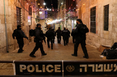 الرئاسة الفلسطينية تحذر إسرائيل من الإجراءات التصعيدية في المسجد الأقصى………       ￼