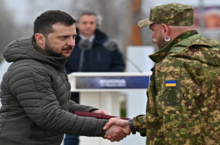 في ذكرى الانسحاب الروسي من بوتشا.. زيلينسكي يعد بهزيمة “الشر الروسي”………       ￼