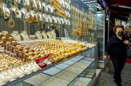 الذهب ينخفض مع تقييم المستثمرين لخفض إنتاج أوبك+…….      ￼