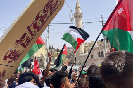 مسيرة في وسط البلد تندد بالاقتحامات الإسرائيلية للمسجد الأقصى……     ￼