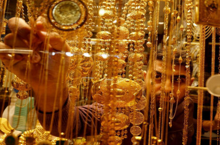 40.6 دينارا سعر الذهب عيار 21 في السوق المحلية……..     ￼