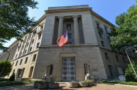 وزارة العدل الأميركية تحقق في تسريب وثائق سرية…….     ￼