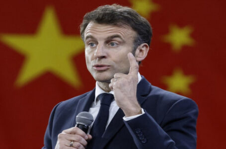 ماكرون يشدد على ضرورة ألا تصبح أوروبا تابعة للولايات المتحدة…….       ￼