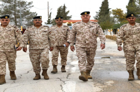 رئيس هيئة الأركان يؤكد بذل أقصى الجهود لحماية الوطن بوجه كل من يحاول العبث بأمنه واستقراره…….      ￼