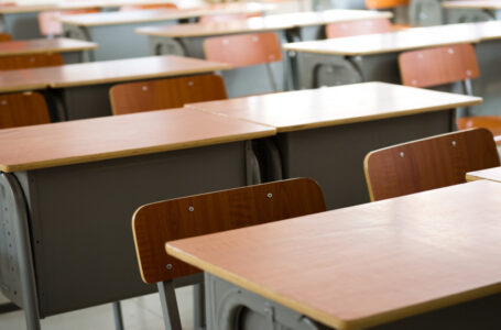 تعطيل مدارس في مناطق جنوبية بسبب الظروف الجوية اليوم……..           ￼