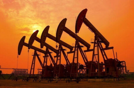 النفط يرتفع وسط توقعات تراجع المعروض………      ￼