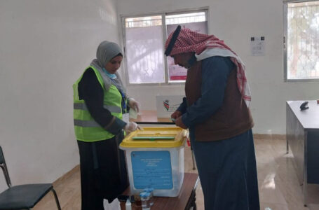 فتح صناديق الاقتراع لانتخاب رئيس جديد لبلدية باب عمّان…….
