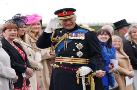 المملكة المتحدة تستعد لتتويج ملكها الجديد بعد سبعين عاما على حفل إليزابيث الثانية…….     ￼