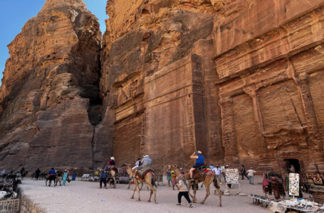 عدد زوار البترا قد يسجل “رقما قياسيا” بنهاية العام عند 1.4-1.5 مليون سائح…….