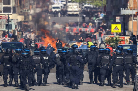 فرنسا تستعد لعيد عمال “تاريخي” وتظاهرات حاشدة ضد إصلاح نظام التقاعد…….      ￼